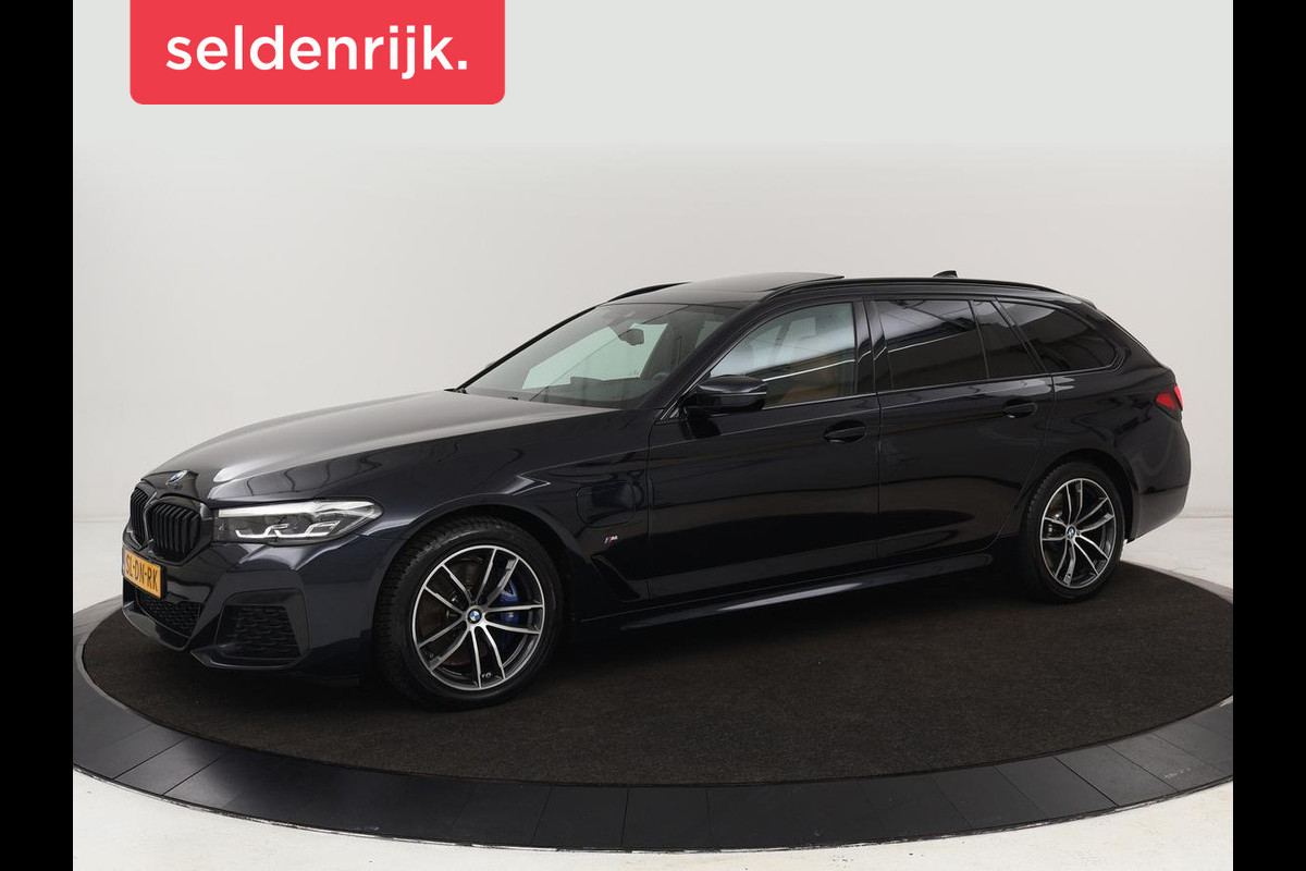 BMW 5 Serie 530e M Sport | Panoramadak | Leder | Stoelverwarming | Camera | Carplay | Live Cockpit | Park Assist | Navigatie | Full LED | Sfeerverlichting | PHEV | Plug In