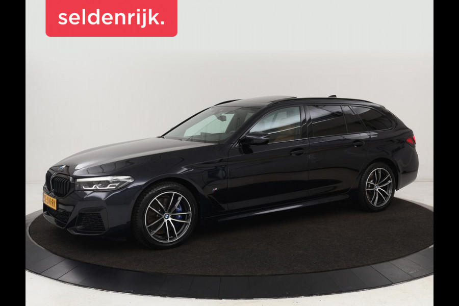 BMW 5 Serie 530e M Sport | Panoramadak | Leder | Stoelverwarming | Camera | Carplay | Live Cockpit | Park Assist | Navigatie | Full LED | Sfeerverlichting | PHEV | Plug In