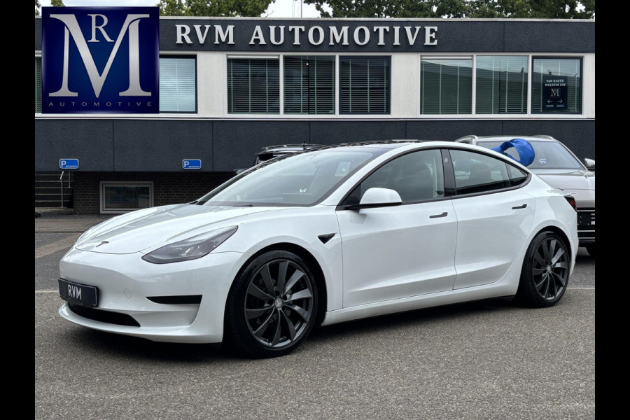 Tesla Model 3 Standard RWD Plus 60 kWh | LFP-accu | Facelift model | Elektrische kofferbak | 19-inch velgen | Panoramadak | Autopilot | Performance spoiler | Rijklaar met 12 maanden BOVAG-garantie