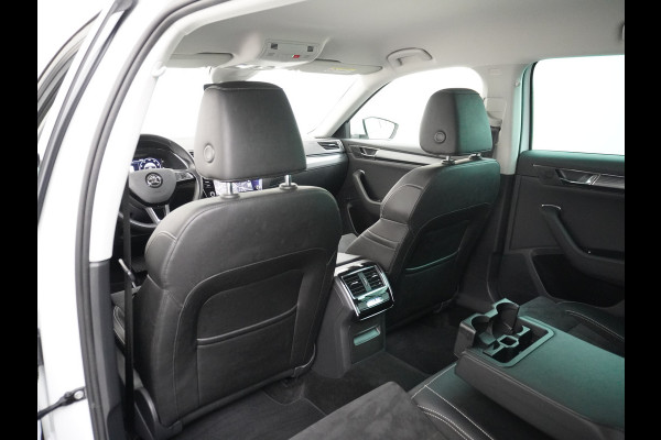 Škoda Superb Combi T-150PK AUT-7 Wegklapb.Trekh.Virtual Cockpit Apple Carplay Android Camera 1/2 Leer-Alcantara Memory Seats Navi Ecc Cruise  Keyless DAB Privacy Glas Lmv 18" Elek.Achterklep Business Upgrade Function Pakket DSG-7 Regen-Lichtsensor Wifi Voorruitverwarming Zeer compleet! 1e Eigenaar, Origineel Nederlands, 250Nm/1500Tpm 1.600KG Trekgewicht € 44.000 nieuw