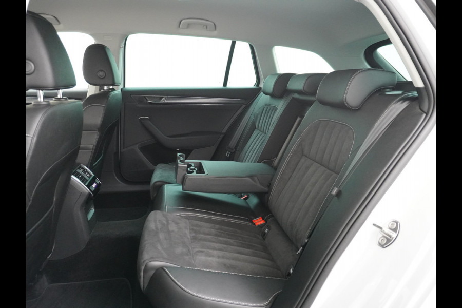Škoda Superb Combi T-150PK AUT-7 Wegklapb.Trekh.Virtual Cockpit Apple Carplay Android Camera 1/2 Leer-Alcantara Memory Seats Navi Ecc Cruise  Keyless DAB Privacy Glas Lmv 18" Elek.Achterklep Business Upgrade Function Pakket DSG-7 Regen-Lichtsensor Wifi Voorruitverwarming Zeer compleet! 1e Eigenaar, Origineel Nederlands, 250Nm/1500Tpm 1.600KG Trekgewicht € 44.000 nieuw