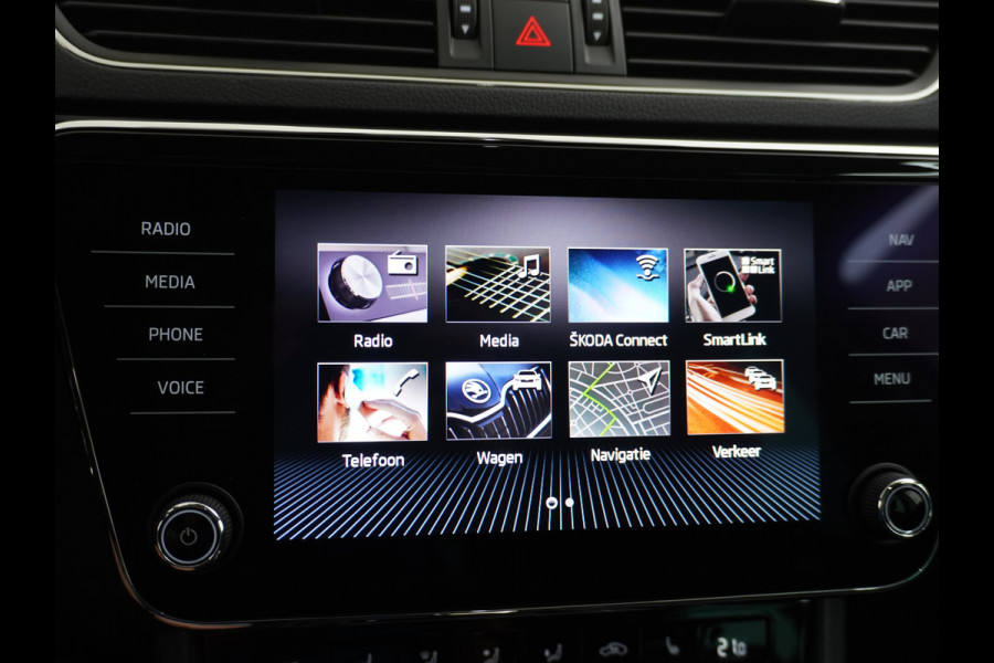 Škoda Superb Combi T-150PK AUT-7 Wegklapb.Trekh.Virtual Cockpit Apple Carplay Android Camera 1/2 Leer-Alcantara Memory Seats Navi Ecc Cruise  Keyless DAB Privacy Glas Lmv 18" Elek.Achterklep Business Upgrade Function Pakket DSG-7 Regen-Lichtsensor Wifi Voorruitverwarming Zeer compleet! 1e Eigenaar, Origineel Nederlands, 250Nm/1500Tpm 1.600KG Trekgewicht € 44.000 nieuw