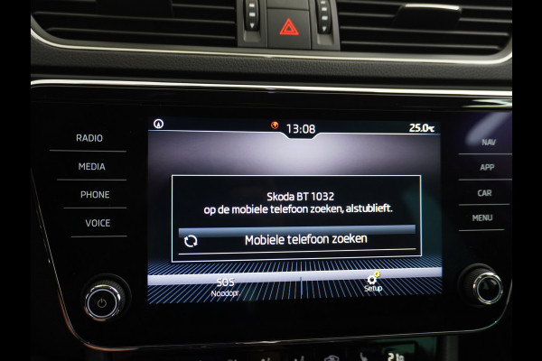 Škoda Superb Combi T-150PK AUT-7 Wegklapb.Trekh.Virtual Cockpit Apple Carplay Android Camera 1/2 Leer-Alcantara Memory Seats Navi Ecc Cruise  Keyless DAB Privacy Glas Lmv 18" Elek.Achterklep Business Upgrade Function Pakket DSG-7 Regen-Lichtsensor Wifi Voorruitverwarming Zeer compleet! 1e Eigenaar, Origineel Nederlands, 250Nm/1500Tpm 1.600KG Trekgewicht € 44.000 nieuw
