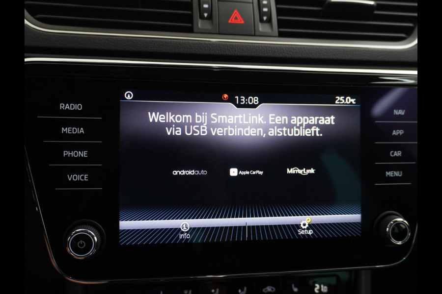 Škoda Superb Combi T-150PK AUT-7 Wegklapb.Trekh.Virtual Cockpit Apple Carplay Android Camera 1/2 Leer-Alcantara Memory Seats Navi Ecc Cruise  Keyless DAB Privacy Glas Lmv 18" Elek.Achterklep Business Upgrade Function Pakket DSG-7 Regen-Lichtsensor Wifi Voorruitverwarming Zeer compleet! 1e Eigenaar, Origineel Nederlands, 250Nm/1500Tpm 1.600KG Trekgewicht € 44.000 nieuw