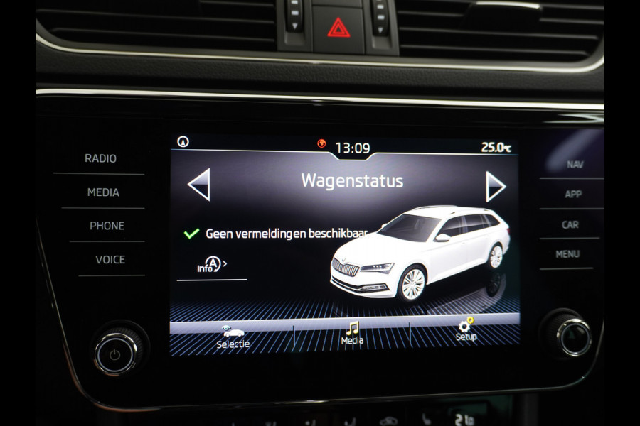 Škoda Superb Combi T-150PK AUT-7 Wegklapb.Trekh.Virtual Cockpit Apple Carplay Android Camera 1/2 Leer-Alcantara Memory Seats Navi Ecc Cruise  Keyless DAB Privacy Glas Lmv 18" Elek.Achterklep Business Upgrade Function Pakket DSG-7 Regen-Lichtsensor Wifi Voorruitverwarming Zeer compleet! 1e Eigenaar, Origineel Nederlands, 250Nm/1500Tpm 1.600KG Trekgewicht € 44.000 nieuw