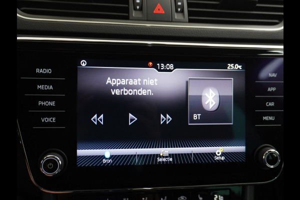 Škoda Superb Combi T-150PK AUT-7 Wegklapb.Trekh.Virtual Cockpit Apple Carplay Android Camera 1/2 Leer-Alcantara Memory Seats Navi Ecc Cruise  Keyless DAB Privacy Glas Lmv 18" Elek.Achterklep Business Upgrade Function Pakket DSG-7 Regen-Lichtsensor Wifi Voorruitverwarming Zeer compleet! 1e Eigenaar, Origineel Nederlands, 250Nm/1500Tpm 1.600KG Trekgewicht € 44.000 nieuw