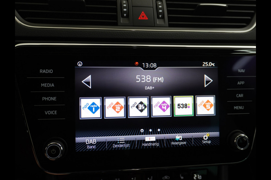 Škoda Superb Combi T-150PK AUT-7 Wegklapb.Trekh.Virtual Cockpit Apple Carplay Android Camera 1/2 Leer-Alcantara Memory Seats Navi Ecc Cruise  Keyless DAB Privacy Glas Lmv 18" Elek.Achterklep Business Upgrade Function Pakket DSG-7 Regen-Lichtsensor Wifi Voorruitverwarming Zeer compleet! 1e Eigenaar, Origineel Nederlands, 250Nm/1500Tpm 1.600KG Trekgewicht € 44.000 nieuw