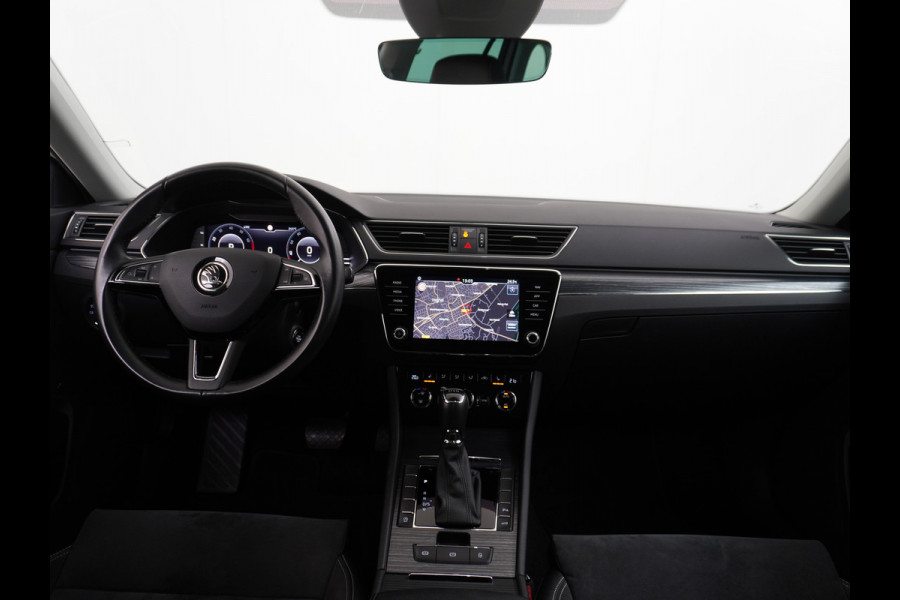 Škoda Superb Combi T-150PK AUT-7 Wegklapb.Trekh.Virtual Cockpit Apple Carplay Android Camera 1/2 Leer-Alcantara Memory Seats Navi Ecc Cruise  Keyless DAB Privacy Glas Lmv 18" Elek.Achterklep Business Upgrade Function Pakket DSG-7 Regen-Lichtsensor Wifi Voorruitverwarming Zeer compleet! 1e Eigenaar, Origineel Nederlands, 250Nm/1500Tpm 1.600KG Trekgewicht € 44.000 nieuw