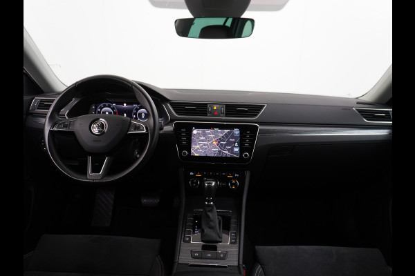Škoda Superb Combi T-150PK AUT-7 Wegklapb.Trekh.Virtual Cockpit Apple Carplay Android Camera 1/2 Leer-Alcantara Memory Seats Navi Ecc Cruise  Keyless DAB Privacy Glas Lmv 18" Elek.Achterklep Business Upgrade Function Pakket DSG-7 Regen-Lichtsensor Wifi Voorruitverwarming Zeer compleet! 1e Eigenaar, Origineel Nederlands, 250Nm/1500Tpm 1.600KG Trekgewicht € 44.000 nieuw