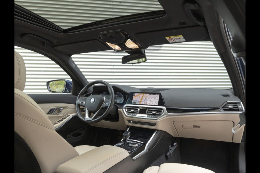 BMW 3-serie 330e Luxury Line - Dak - ACC - Head-Up - Camera - Sportstoelen - Hifi