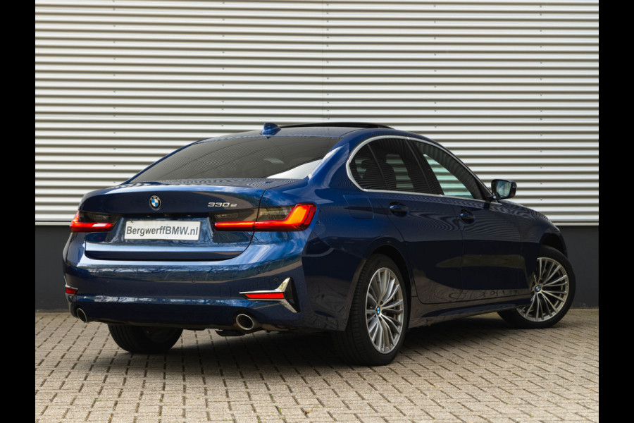 BMW 3-serie 330e Luxury Line - Dak - ACC - Head-Up - Camera - Sportstoelen - Hifi