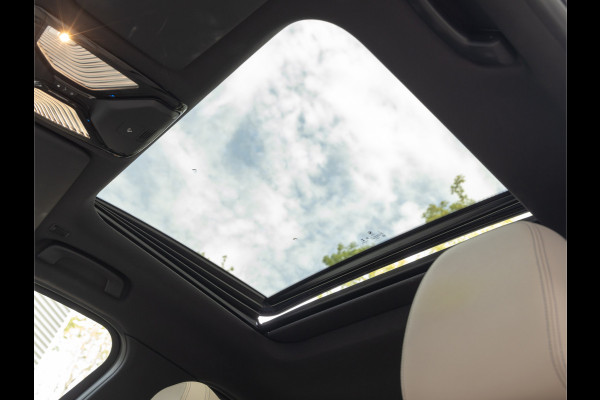 BMW 3-serie 330e Luxury Line - Dak - ACC - Head-Up - Camera - Sportstoelen - Hifi