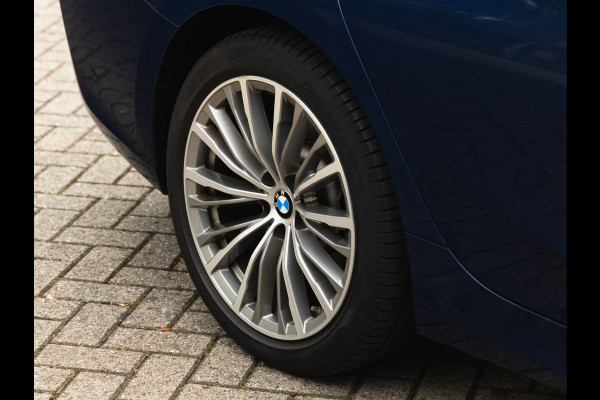 BMW 3-serie 330e Luxury Line - Dak - ACC - Head-Up - Camera - Sportstoelen - Hifi
