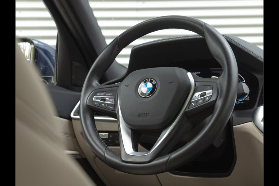BMW 3-serie 330e Luxury Line - Dak - ACC - Head-Up - Camera - Sportstoelen - Hifi