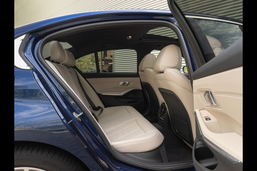 BMW 3-serie 330e Luxury Line - Dak - ACC - Head-Up - Camera - Sportstoelen - Hifi
