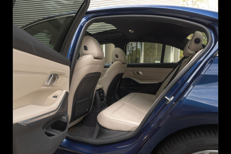 BMW 3-serie 330e Luxury Line - Dak - ACC - Head-Up - Camera - Sportstoelen - Hifi