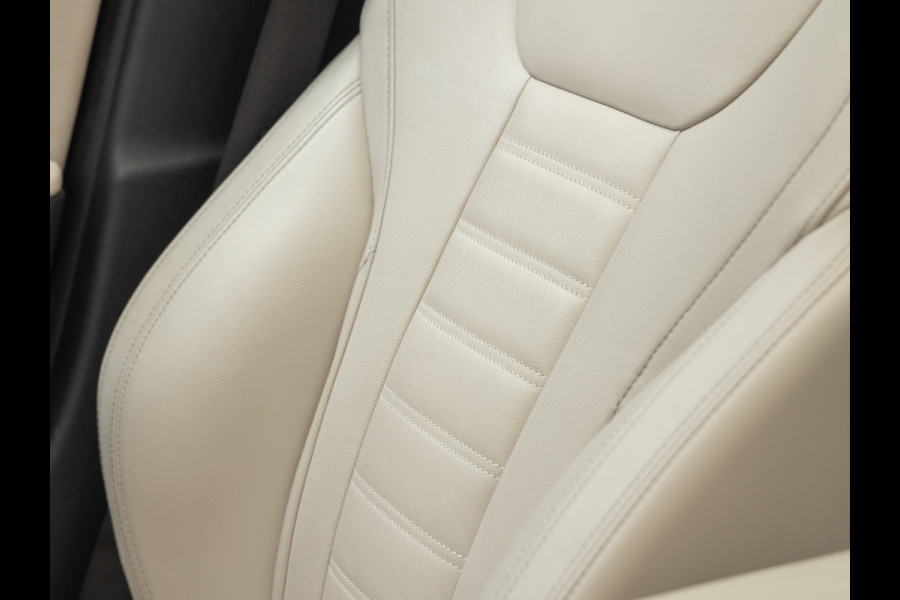 BMW 3-serie 330e Luxury Line - Dak - ACC - Head-Up - Camera - Sportstoelen - Hifi