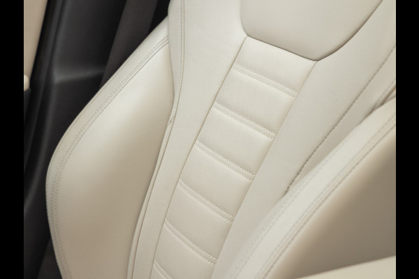 BMW 3-serie 330e Luxury Line - Dak - ACC - Head-Up - Camera - Sportstoelen - Hifi
