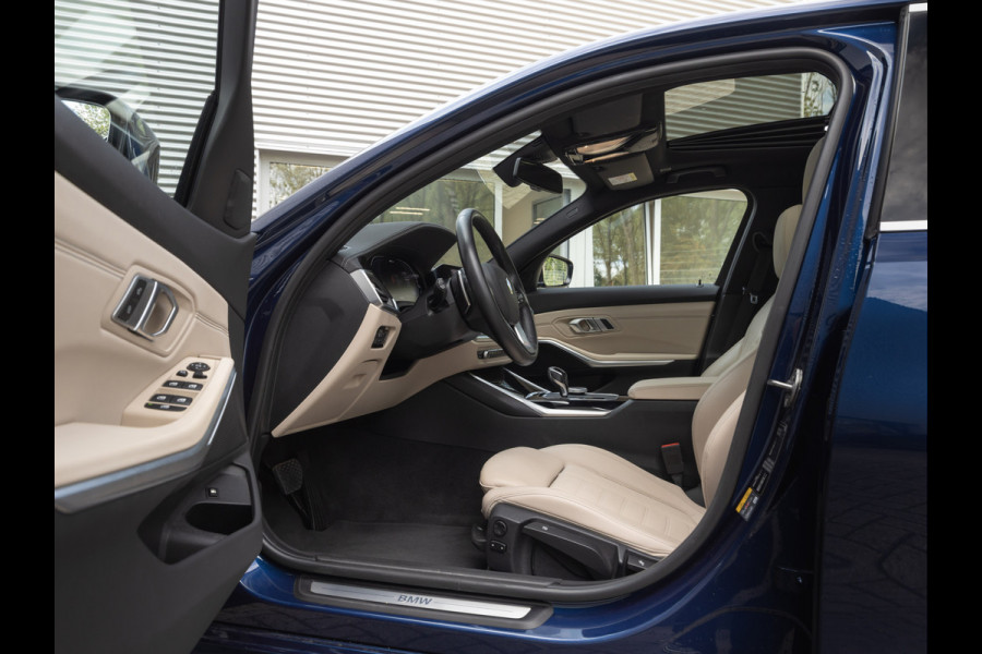 BMW 3-serie 330e Luxury Line - Dak - ACC - Head-Up - Camera - Sportstoelen - Hifi