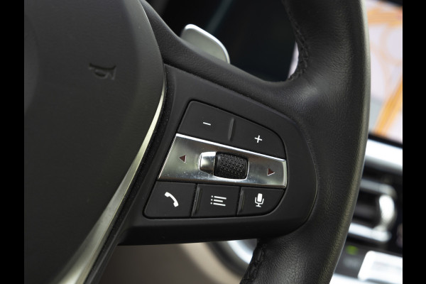 BMW 3-serie 330e Luxury Line - Dak - ACC - Head-Up - Camera - Sportstoelen - Hifi