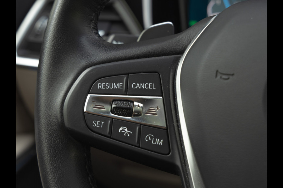 BMW 3-serie 330e Luxury Line - Dak - ACC - Head-Up - Camera - Sportstoelen - Hifi