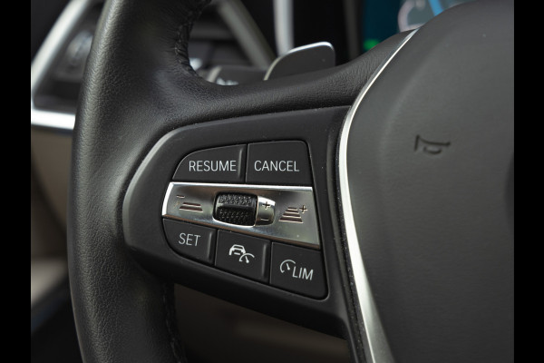 BMW 3-serie 330e Luxury Line - Dak - ACC - Head-Up - Camera - Sportstoelen - Hifi