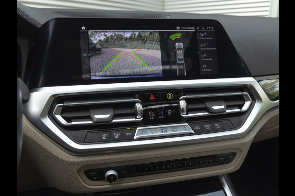 BMW 3-serie 330e Luxury Line - Dak - ACC - Head-Up - Camera - Sportstoelen - Hifi
