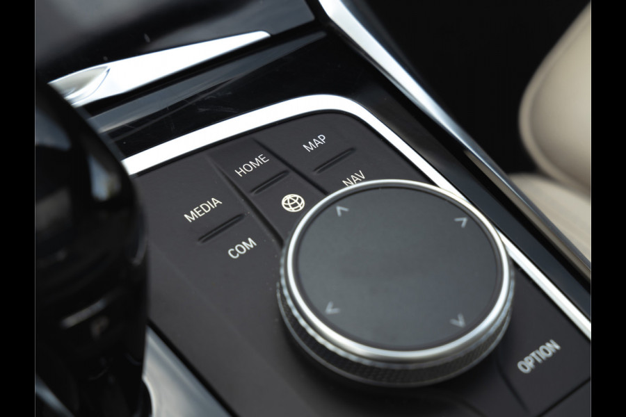 BMW 3-serie 330e Luxury Line - Dak - ACC - Head-Up - Camera - Sportstoelen - Hifi