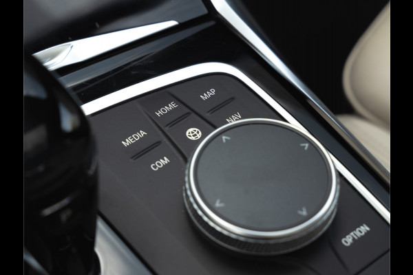 BMW 3-serie 330e Luxury Line - Dak - ACC - Head-Up - Camera - Sportstoelen - Hifi
