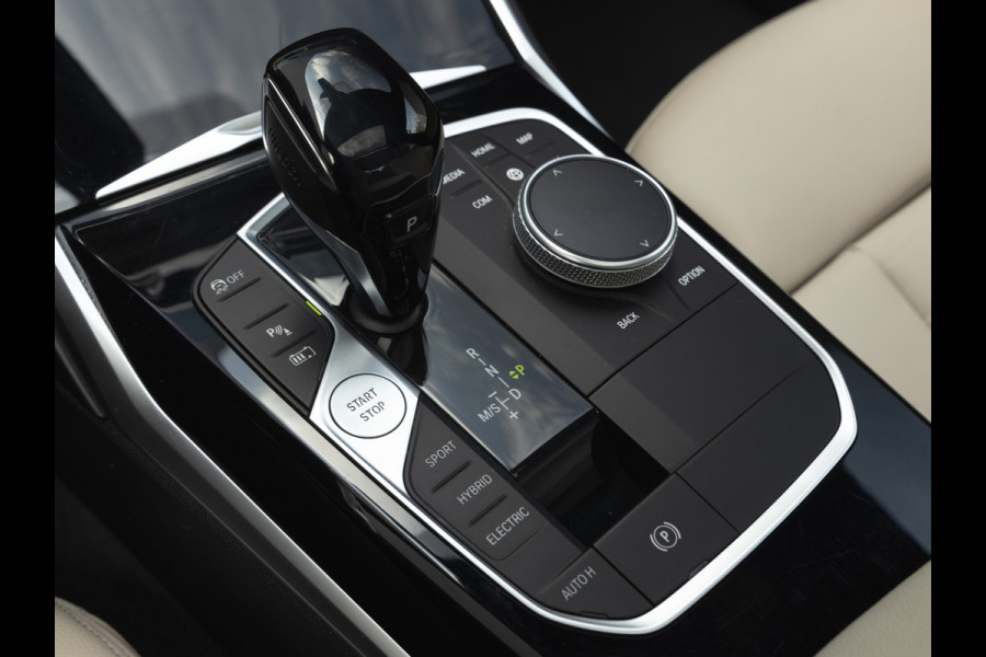 BMW 3-serie 330e Luxury Line - Dak - ACC - Head-Up - Camera - Sportstoelen - Hifi