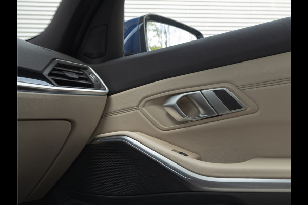 BMW 3-serie 330e Luxury Line - Dak - ACC - Head-Up - Camera - Sportstoelen - Hifi