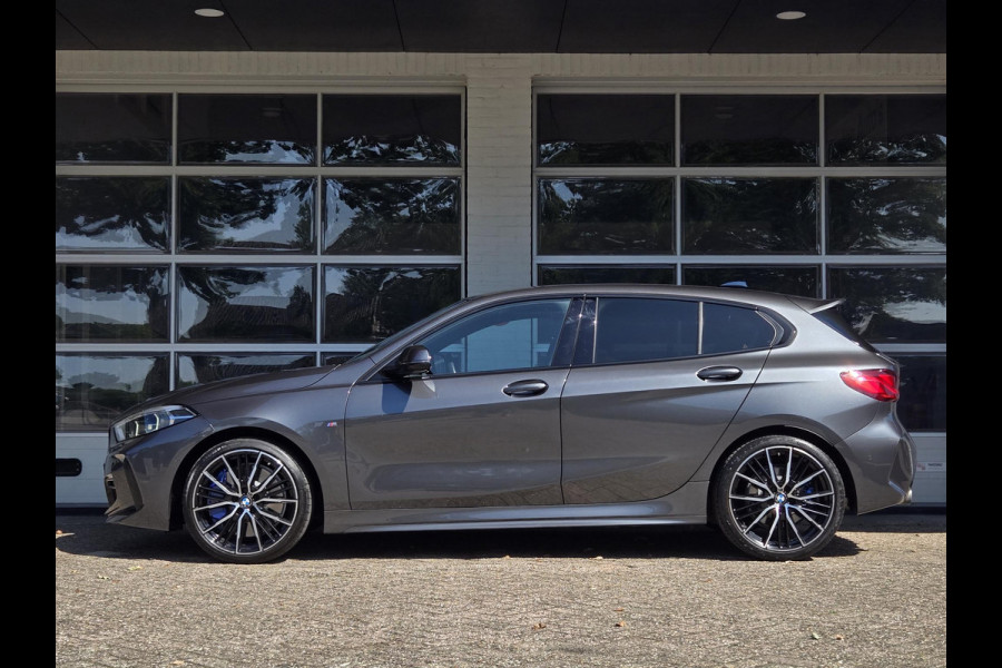 BMW 1-serie 118i High Executive Edition M SPORT | 19 INCH LM VELGEN | LEDER | CAMERA | SPORTSTOELEN |