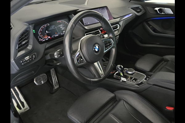 BMW 1-serie 118i High Executive Edition M SPORT | 19 INCH LM VELGEN | LEDER | CAMERA | SPORTSTOELEN |