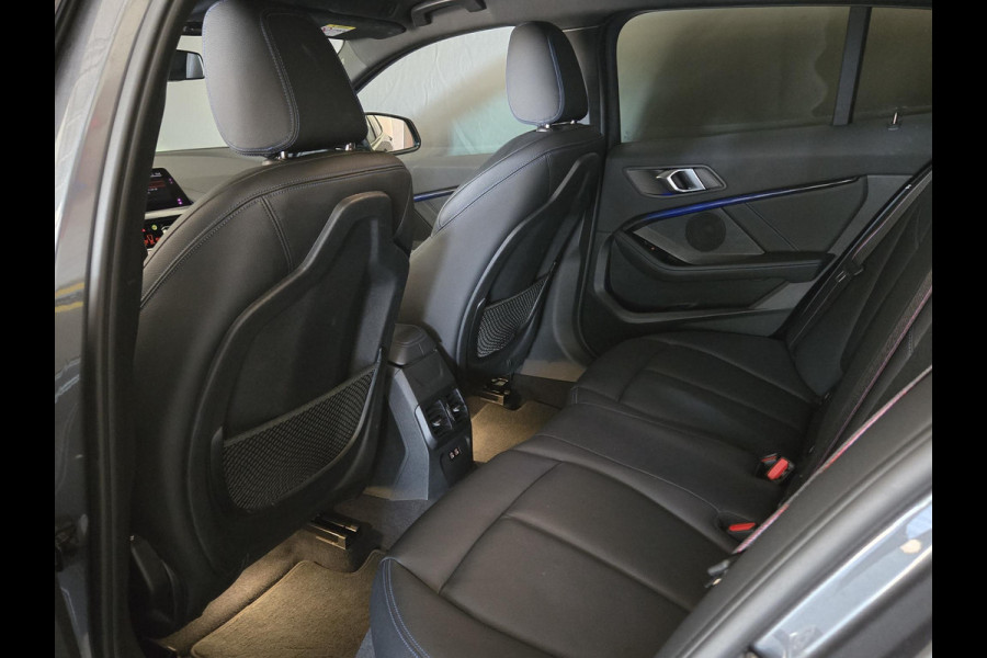 BMW 1-serie 118i High Executive Edition M SPORT | 19 INCH LM VELGEN | LEDER | CAMERA | SPORTSTOELEN |