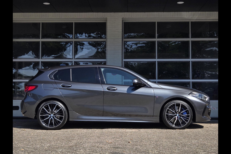 BMW 1-serie 118i High Executive Edition M SPORT | 19 INCH LM VELGEN | LEDER | CAMERA | SPORTSTOELEN |