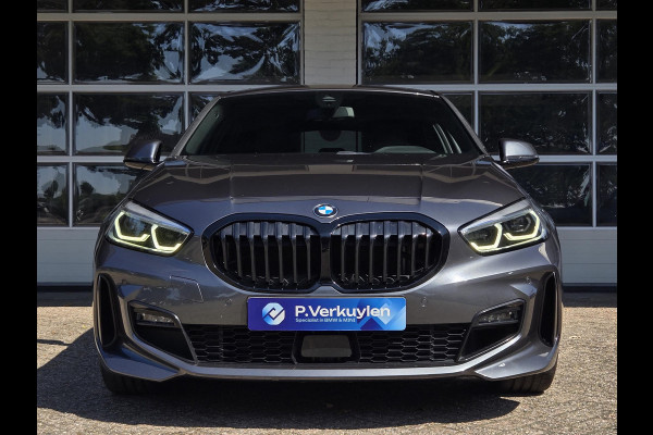 BMW 1-serie 118i High Executive Edition M SPORT | 19 INCH LM VELGEN | LEDER | CAMERA | SPORTSTOELEN |
