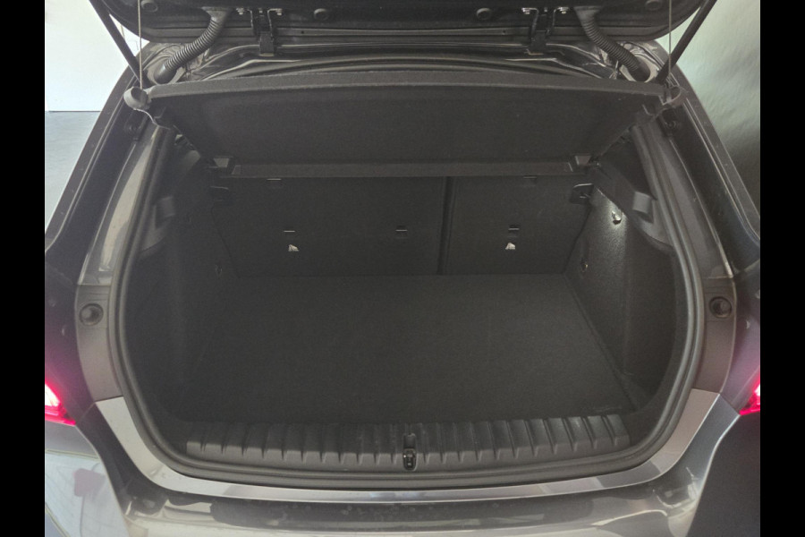 BMW 1-serie 118i High Executive Edition M SPORT | 19 INCH LM VELGEN | LEDER | CAMERA | SPORTSTOELEN |