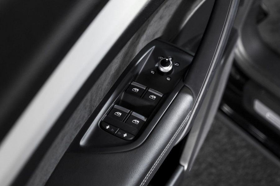 Audi Q5 50 TFSI e quattro S edition - Automaat | 2x S-Line | Dig.Cockpit | Cruise | Stoelverw. | PDC | NAV+App.Connect | Auto.Airco | Elek.Trekhaak | LM 19" |