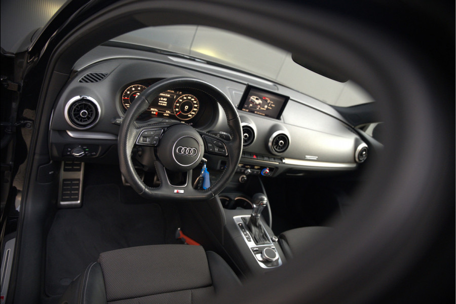 Audi A3 Sportback 35 TFSI CoD Advance Sport S-Line | Stoelverwarming | Black Edition | Apple Carplay | Cruise Control | Navigatie | Parkeersensoren | LED | DAB | Automaat