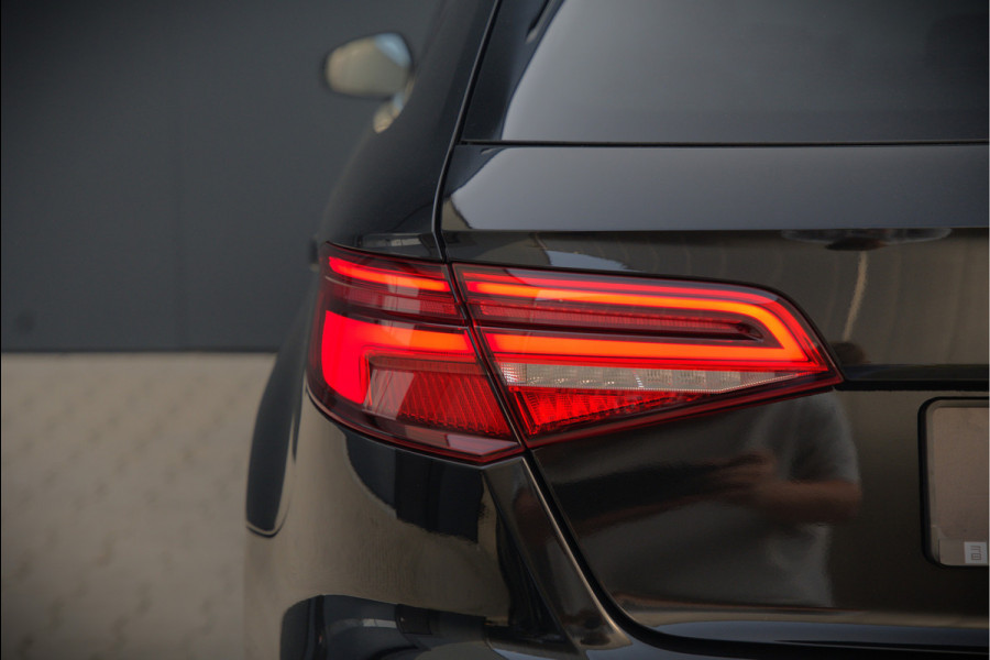 Audi A3 Sportback 35 TFSI CoD Advance Sport S-Line | Stoelverwarming | Black Edition | Apple Carplay | Cruise Control | Navigatie | Parkeersensoren | LED | DAB | Automaat
