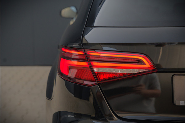 Audi A3 Sportback 35 TFSI CoD Advance Sport S-Line | Stoelverwarming | Black Edition | Apple Carplay | Cruise Control | Navigatie | Parkeersensoren | LED | DAB | Automaat