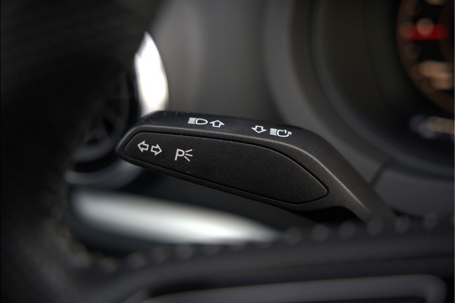 Audi A3 Sportback 35 TFSI CoD Advance Sport S-Line | Stoelverwarming | Black Edition | Apple Carplay | Cruise Control | Navigatie | Parkeersensoren | LED | DAB | Automaat
