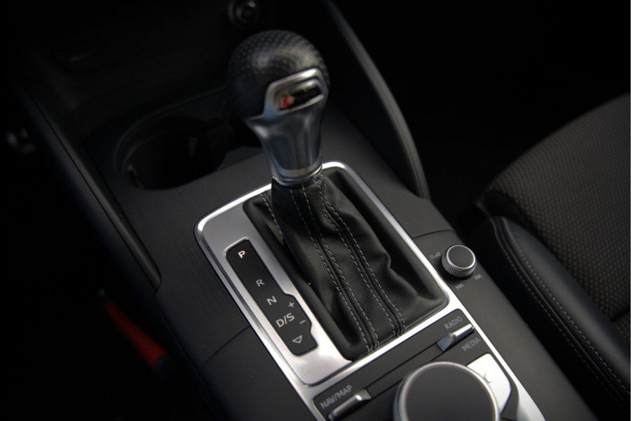 Audi A3 Sportback 35 TFSI CoD Advance Sport S-Line | Stoelverwarming | Black Edition | Apple Carplay | Cruise Control | Navigatie | Parkeersensoren | LED | DAB | Automaat