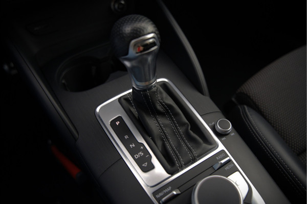 Audi A3 Sportback 35 TFSI CoD Advance Sport S-Line | Stoelverwarming | Black Edition | Apple Carplay | Cruise Control | Navigatie | Parkeersensoren | LED | DAB | Automaat
