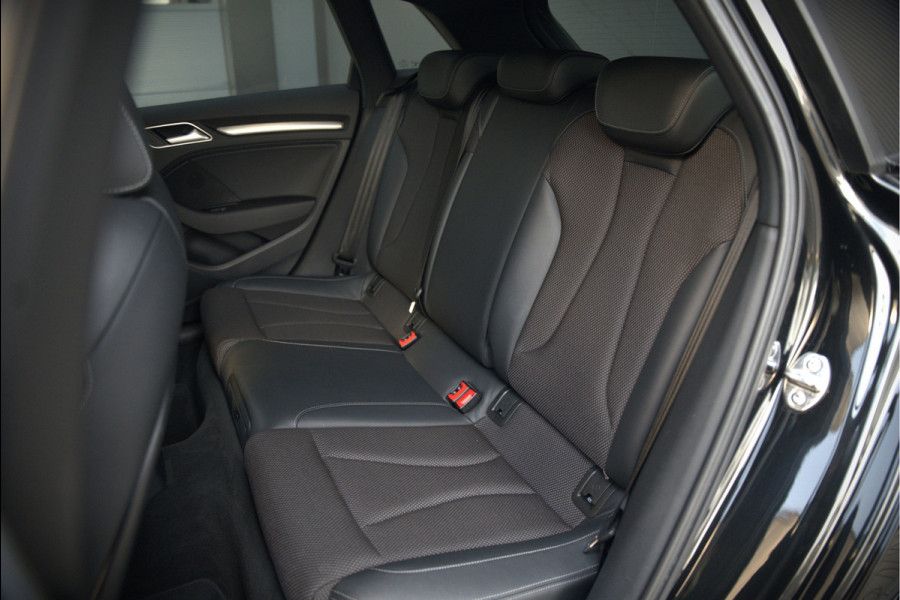Audi A3 Sportback 35 TFSI CoD Advance Sport S-Line | Stoelverwarming | Black Edition | Apple Carplay | Cruise Control | Navigatie | Parkeersensoren | LED | DAB | Automaat