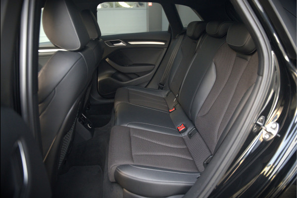 Audi A3 Sportback 35 TFSI CoD Advance Sport S-Line | Stoelverwarming | Black Edition | Apple Carplay | Cruise Control | Navigatie | Parkeersensoren | LED | DAB | Automaat