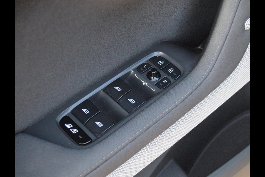 Polestar 2 Long Range Dual Motor Launch Edition 78kWh | Panoramadak | Camera | 61.000KM | Trekhaak | NL-Auto |
