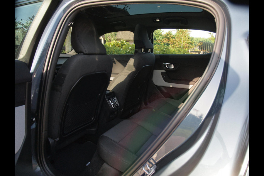 Polestar 2 Long Range Dual Motor Launch Edition 78kWh | Panoramadak | Camera | 61.000KM | Trekhaak | NL-Auto |