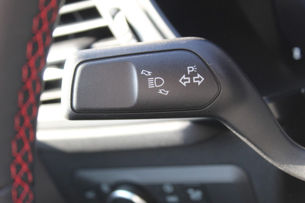 Ford Kuga 2.5-243pk PHEV ST-Line X. Nieuwste model ! Van €. 54.937,- voor €. 44.450,- ! Trekgewicht van 2.100kg ! Schuif / kanteldak Elektrisch inklapbare Trekhaak,  AGR Stoelen voor L+R, 360 Camera, HUB, Apple/Androidauto, Elektrisch verstelbare stoelen, LED V+A, Trekgewicht 2100kg !