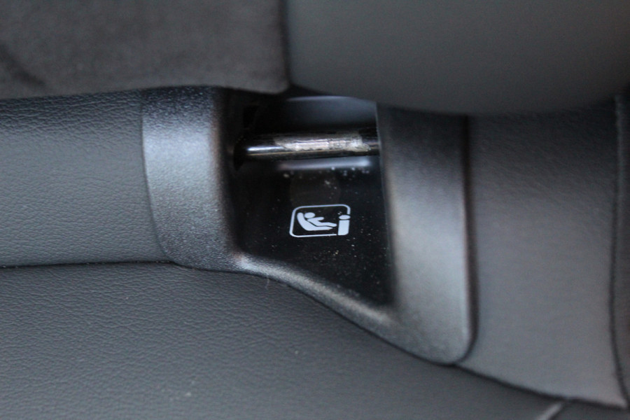 Ford Kuga 2.5-243pk PHEV ST-Line X. Nieuwste model ! Van €. 54.937,- voor €. 44.450,- ! Trekgewicht van 2.100kg ! Schuif / kanteldak Elektrisch inklapbare Trekhaak,  AGR Stoelen voor L+R, 360 Camera, HUB, Apple/Androidauto, Elektrisch verstelbare stoelen, LED V+A, Trekgewicht 2100kg !